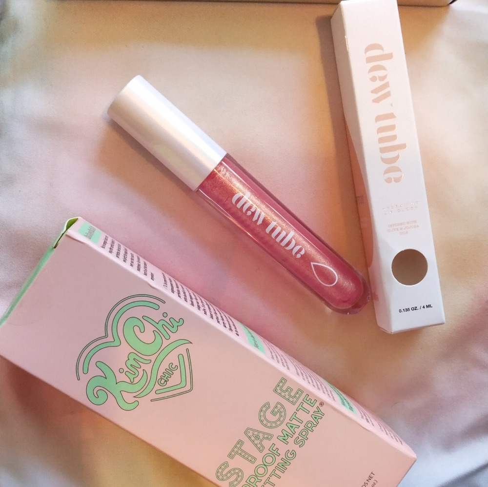 DEW Lip Gloss Pink & KIM CHI Setting Spray Full Size
